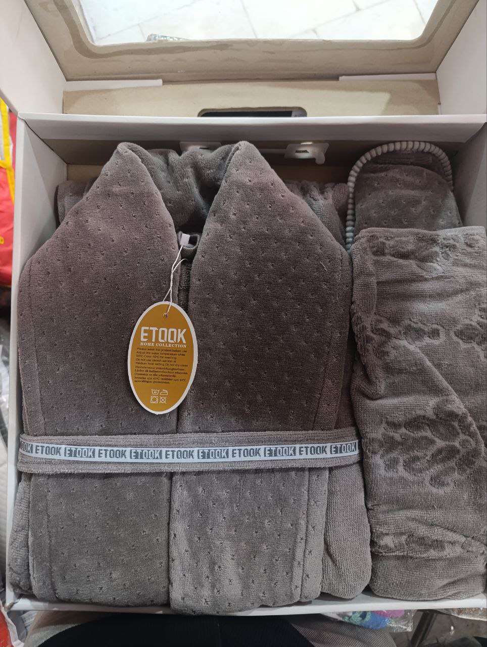 تن پوش حمام اتوک – مخمل ژاکارد ترک | ست ۱ تا ۳ تکه با پاپوش و حوله استخری