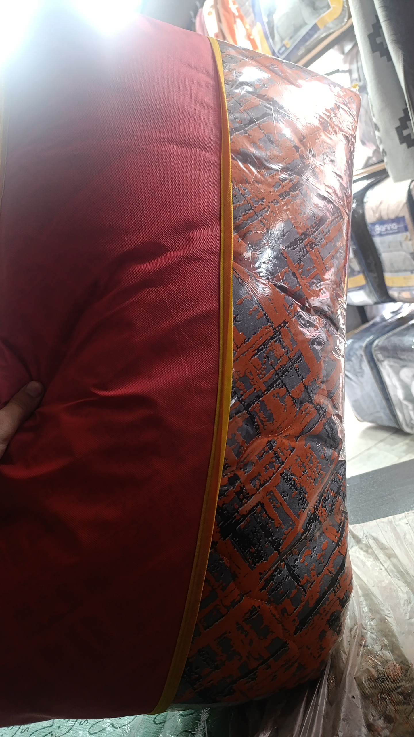 تشک مسافرتی با الیاف فشرده سبک و راحت